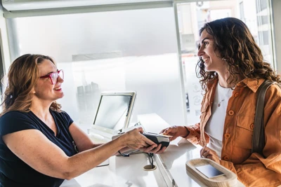 Servicio y Orientación al Cliente en Puntos de Atención