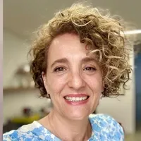 Profesora - Monica Novoa-Gomez